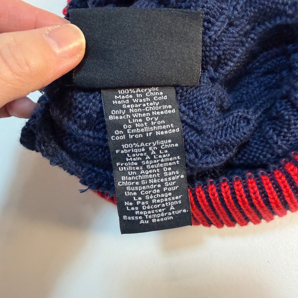 Washington Capitals NHL Knit Pom Beanie Hat Navy Red Embroidered Logo Fanatics - Picture 5 of 6